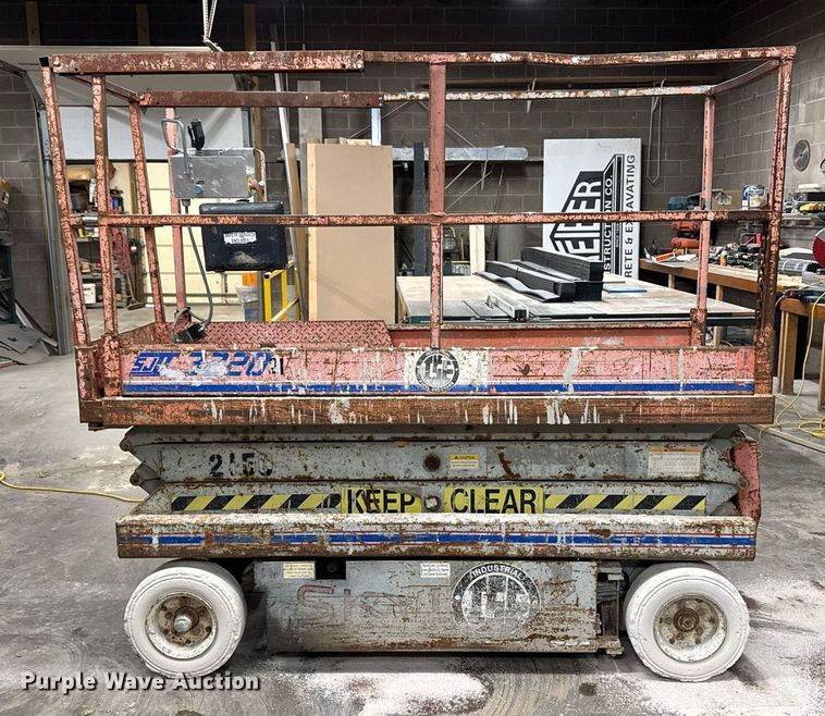 image for item DT0684 2005 Skyjack SJ 3220 scissor lift
