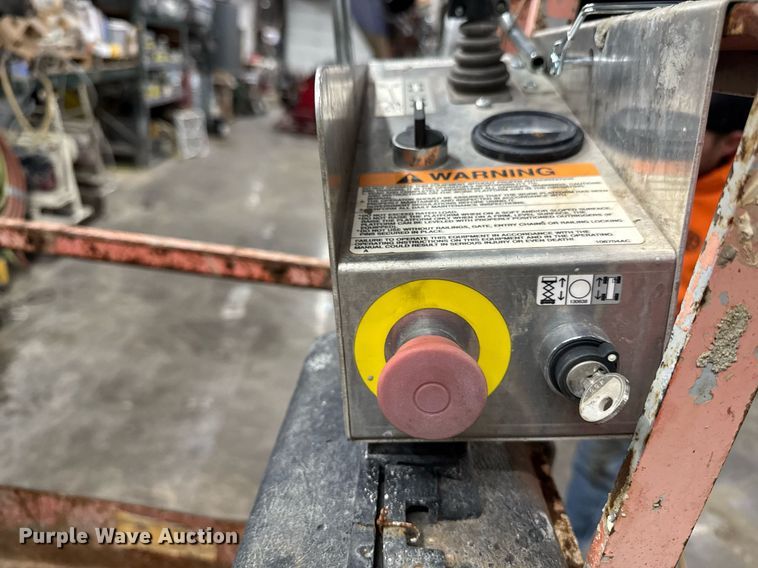 image for item DT0684 2005 Skyjack SJ 3220 scissor lift