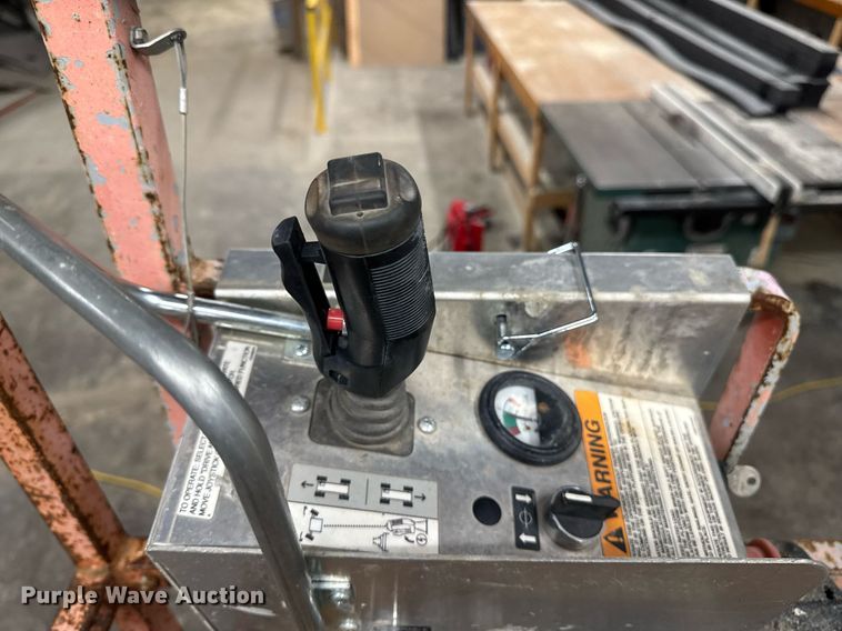 image for item DT0684 2005 Skyjack SJ 3220 scissor lift