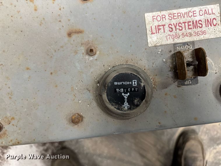 image for item DT0684 2005 Skyjack SJ 3220 scissor lift