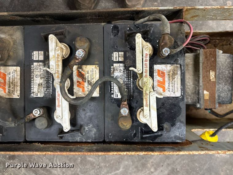 image for item DT0684 2005 Skyjack SJ 3220 scissor lift