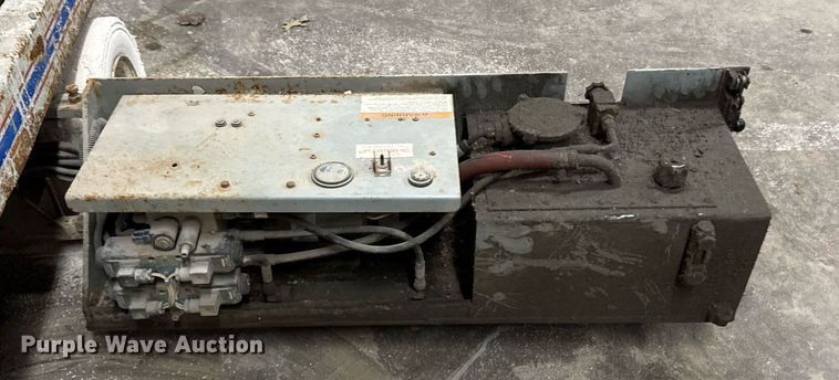 image for item DT0684 2005 Skyjack SJ 3220 scissor lift