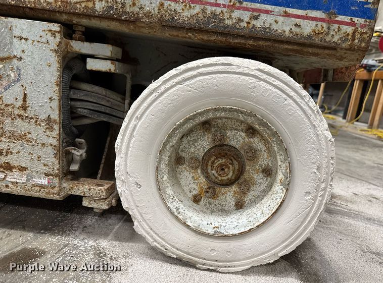 image for item DT0684 2005 Skyjack SJ 3220 scissor lift