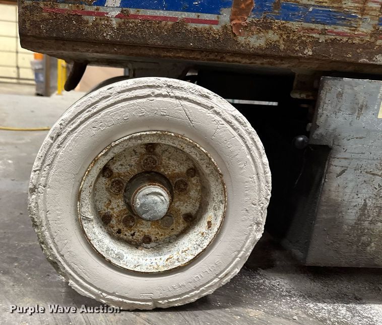 image for item DT0684 2005 Skyjack SJ 3220 scissor lift