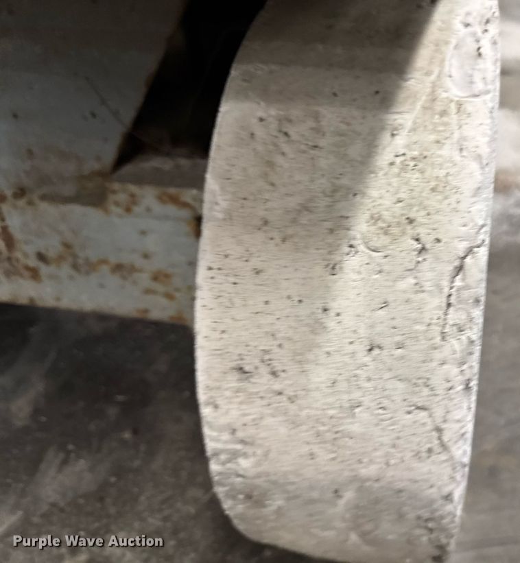 image for item DT0684 2005 Skyjack SJ 3220 scissor lift