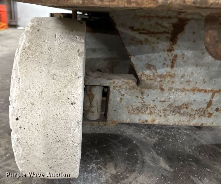 image for item DT0684 2005 Skyjack SJ 3220 scissor lift