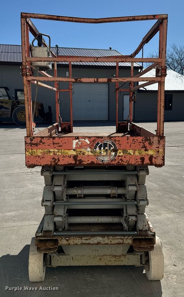 image for item DT0686 2000 Skyjack SJ III 4832 scissor lift