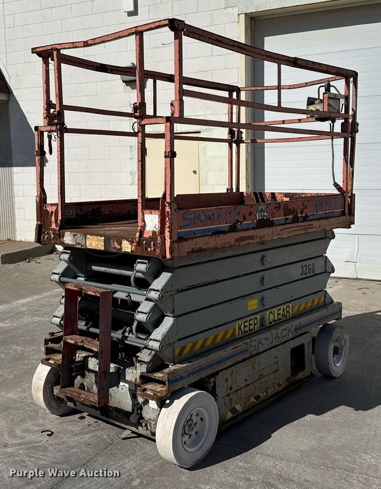 image for item DT0686 2000 Skyjack SJ III 4832 scissor lift