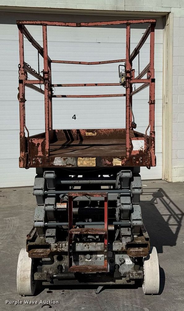 image for item DT0686 2000 Skyjack SJ III 4832 scissor lift