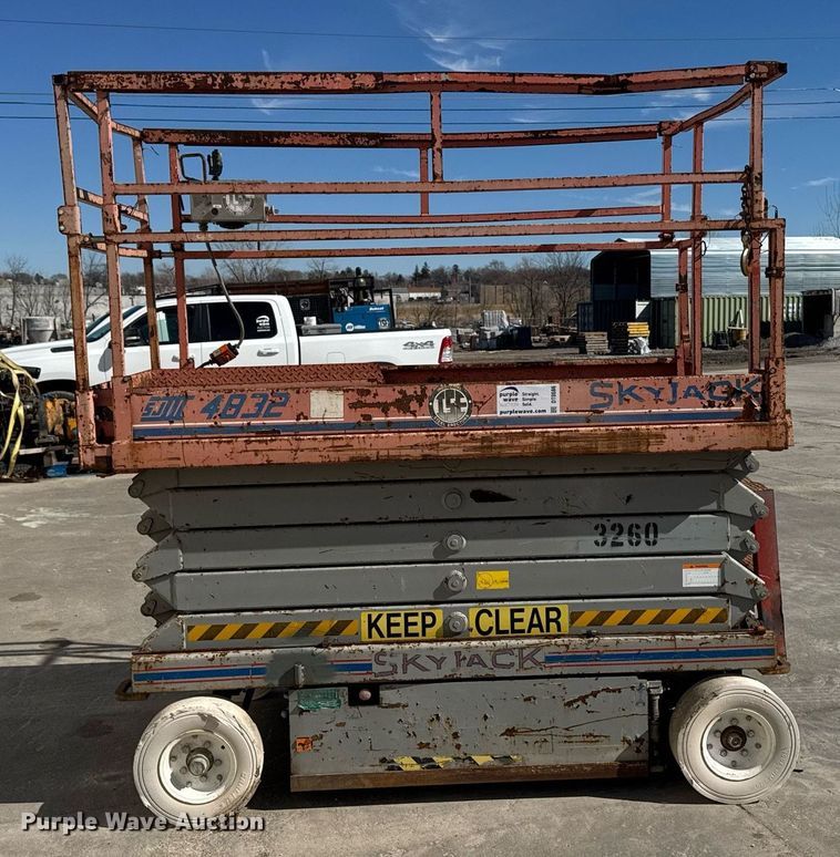 image for item DT0686 2000 Skyjack SJ III 4832 scissor lift