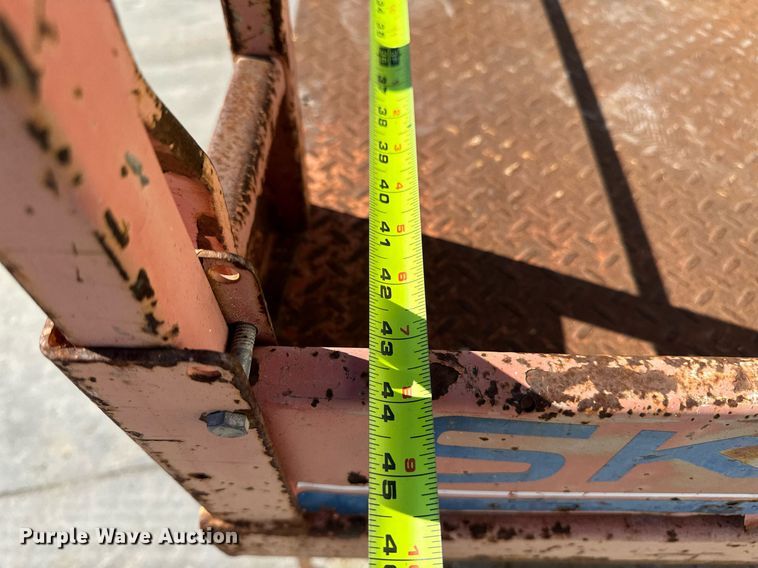 image for item DT0686 2000 Skyjack SJ III 4832 scissor lift