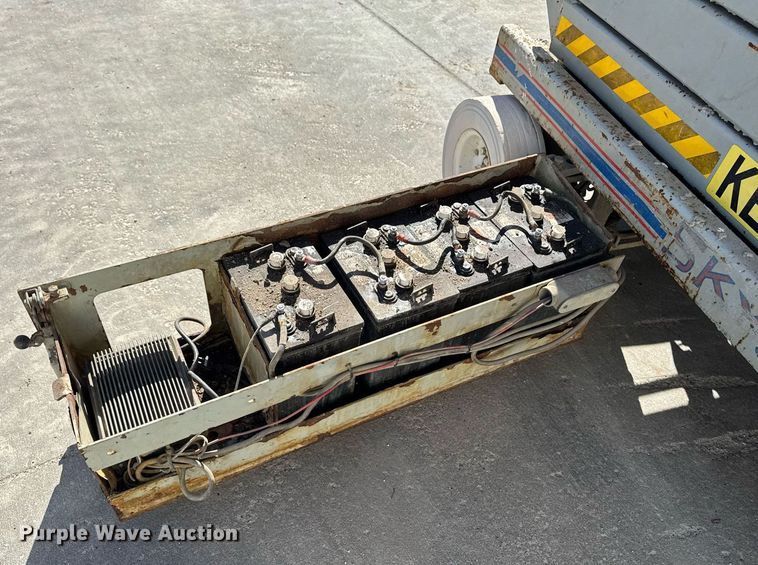 image for item DT0686 2000 Skyjack SJ III 4832 scissor lift