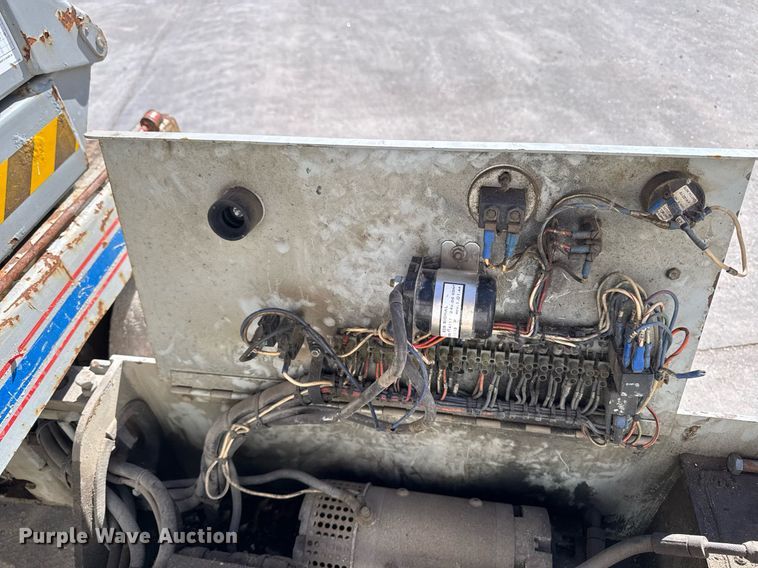 image for item DT0686 2000 Skyjack SJ III 4832 scissor lift