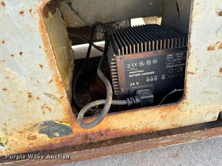 image for item DT0686 2000 Skyjack SJ III 4832 scissor lift