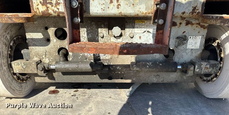 image for item DT0686 2000 Skyjack SJ III 4832 scissor lift