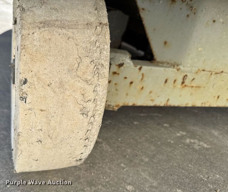 image for item DT0686 2000 Skyjack SJ III 4832 scissor lift