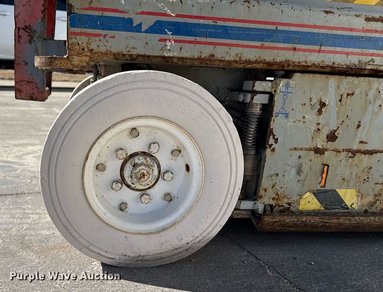 image for item DT0686 2000 Skyjack SJ III 4832 scissor lift