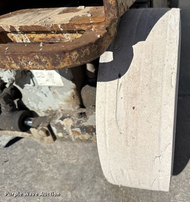 image for item DT0686 2000 Skyjack SJ III 4832 scissor lift