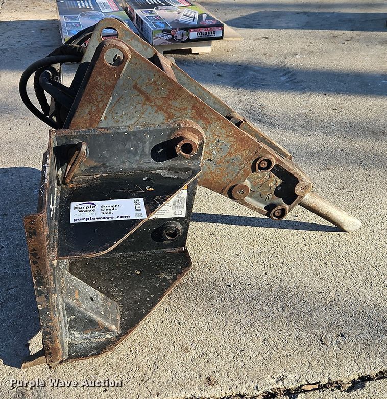 image for item DT7635 Bobcat 3570 skid steer breaker