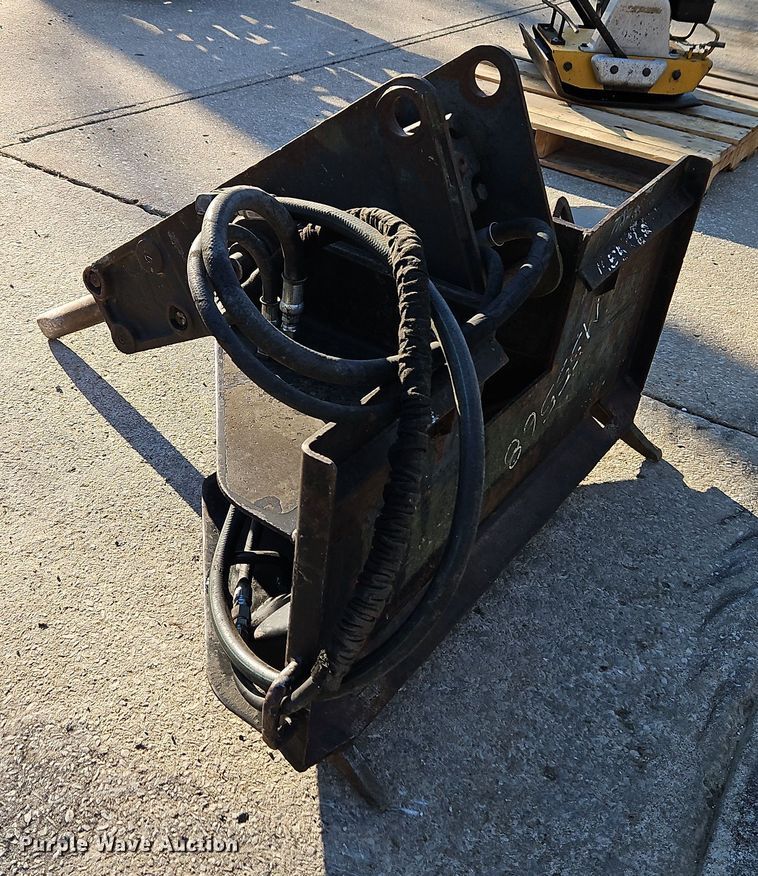 image for item DT7635 Bobcat 3570 skid steer breaker