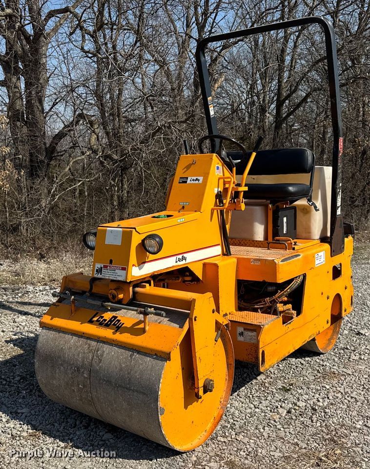 image for item DU3363 2011 LeeBoy 400 Super double drum vibratory roller