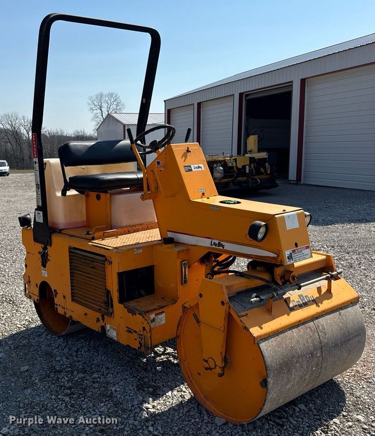 image for item DU3363 2011 LeeBoy 400 Super double drum vibratory roller