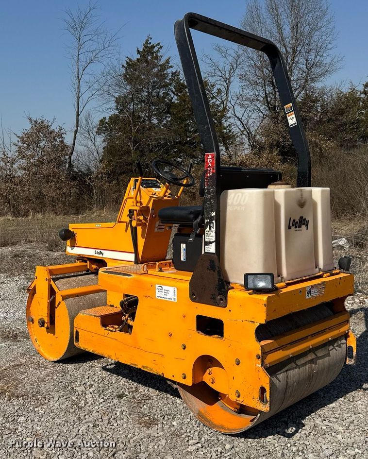 image for item DU3363 2011 LeeBoy 400 Super double drum vibratory roller