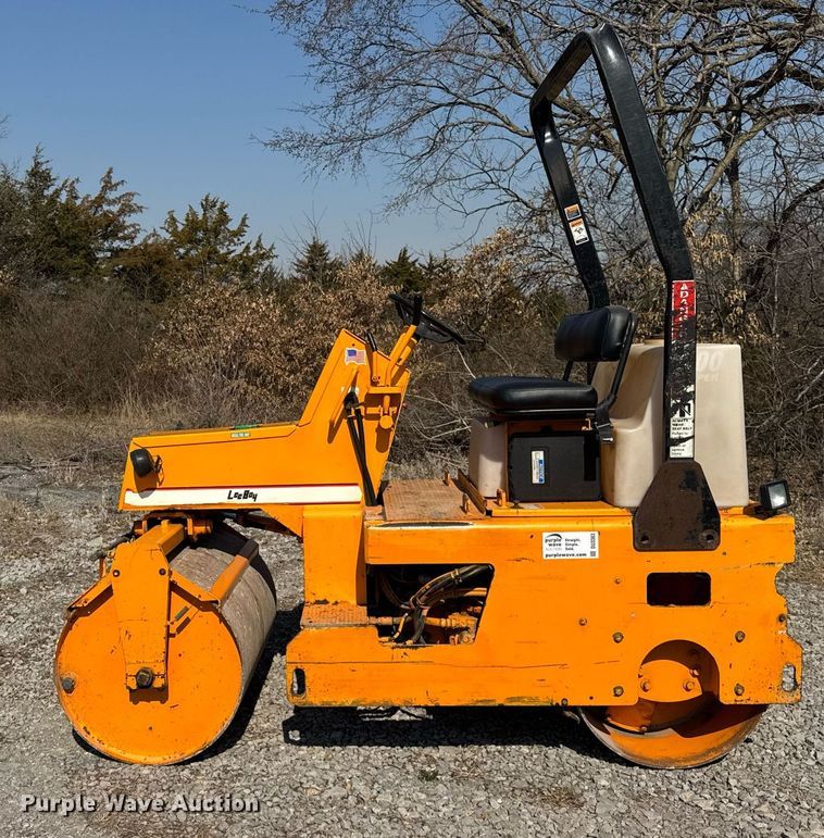 image for item DU3363 2011 LeeBoy 400 Super double drum vibratory roller