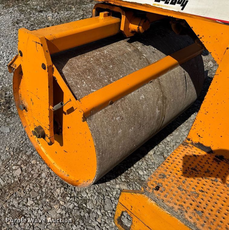 image for item DU3363 2011 LeeBoy 400 Super double drum vibratory roller