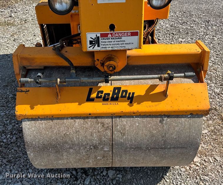 image for item DU3363 2011 LeeBoy 400 Super double drum vibratory roller