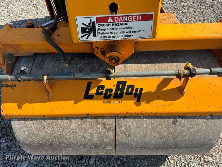image for item DU3363 2011 LeeBoy 400 Super double drum vibratory roller
