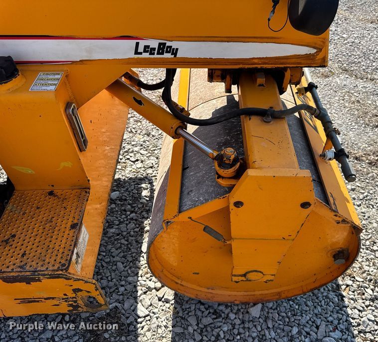 image for item DU3363 2011 LeeBoy 400 Super double drum vibratory roller