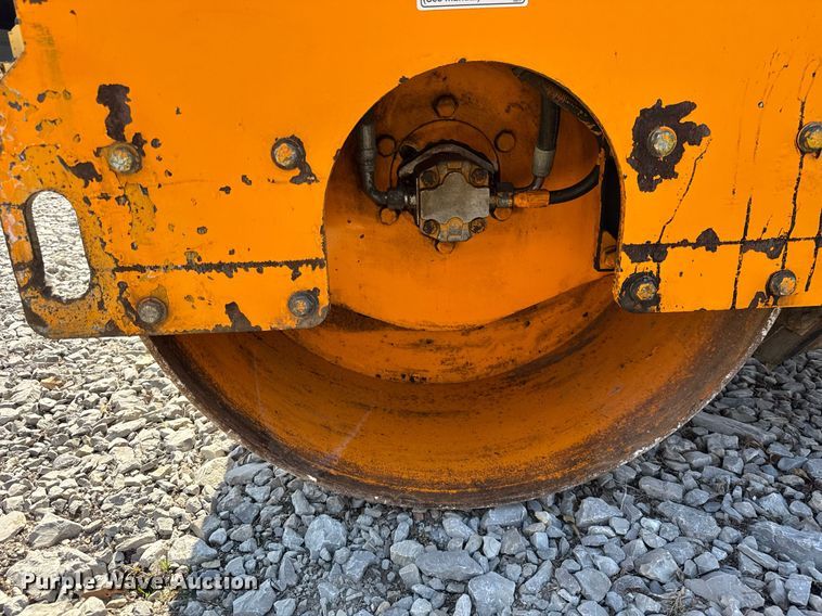 image for item DU3363 2011 LeeBoy 400 Super double drum vibratory roller