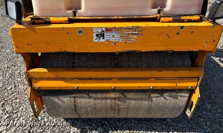 image for item DU3363 2011 LeeBoy 400 Super double drum vibratory roller