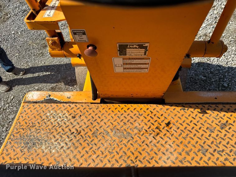 image for item DU3363 2011 LeeBoy 400 Super double drum vibratory roller