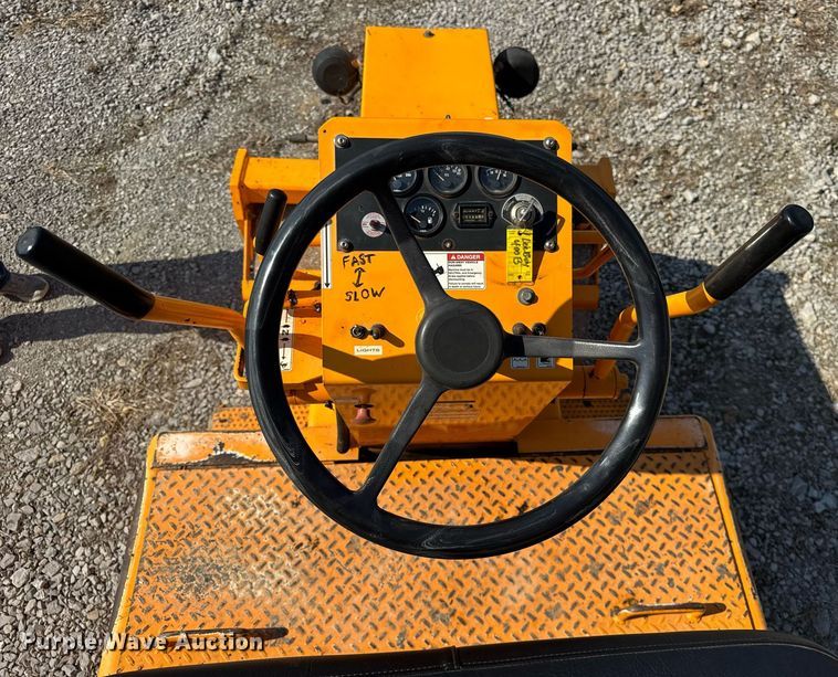 image for item DU3363 2011 LeeBoy 400 Super double drum vibratory roller