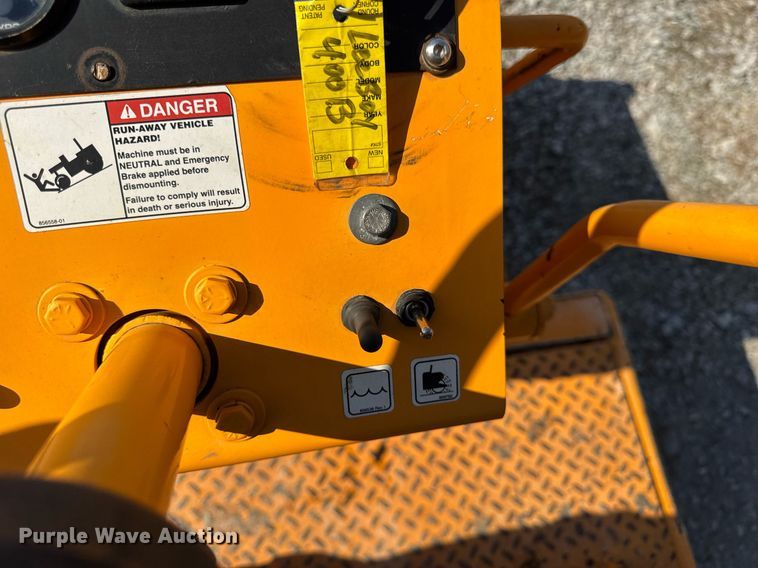 image for item DU3363 2011 LeeBoy 400 Super double drum vibratory roller