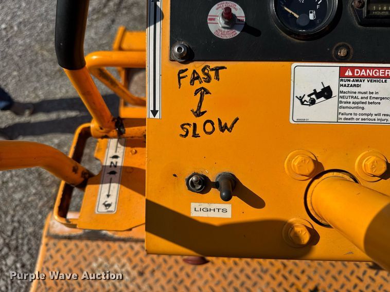 image for item DU3363 2011 LeeBoy 400 Super double drum vibratory roller