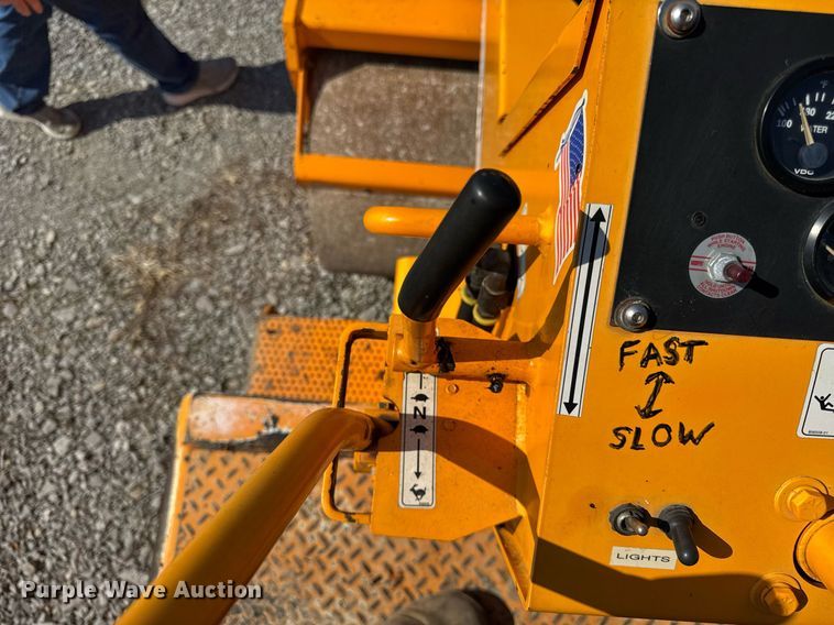 image for item DU3363 2011 LeeBoy 400 Super double drum vibratory roller