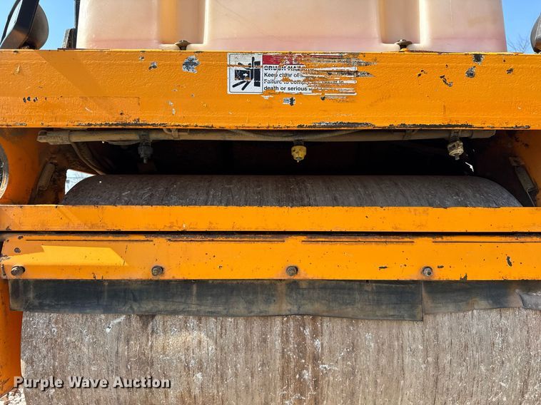 image for item DU3363 2011 LeeBoy 400 Super double drum vibratory roller