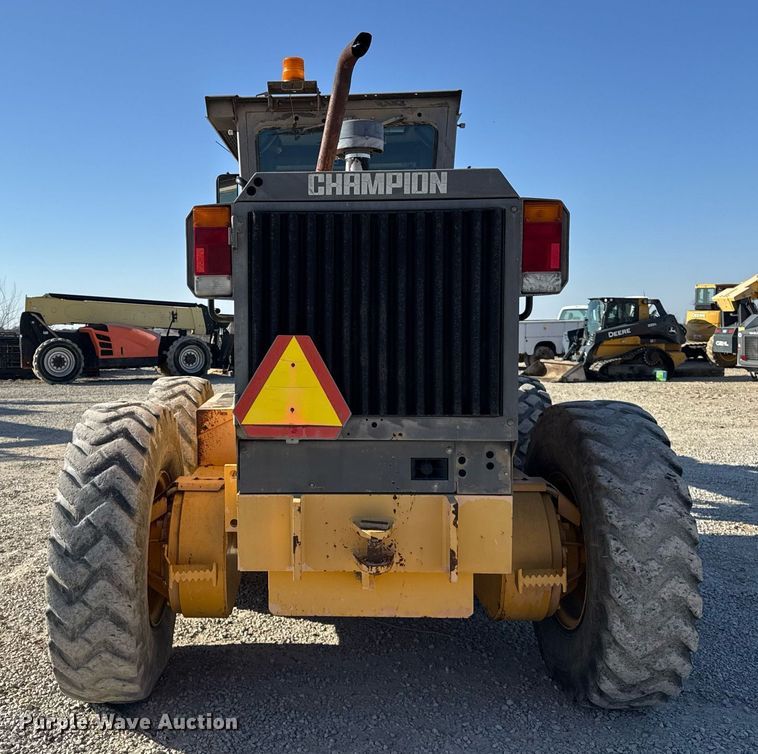 image for item DU3366 2000 Champion 710A VHP motor grader