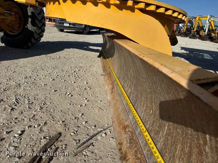 image for item DU3366 2000 Champion 710A VHP motor grader