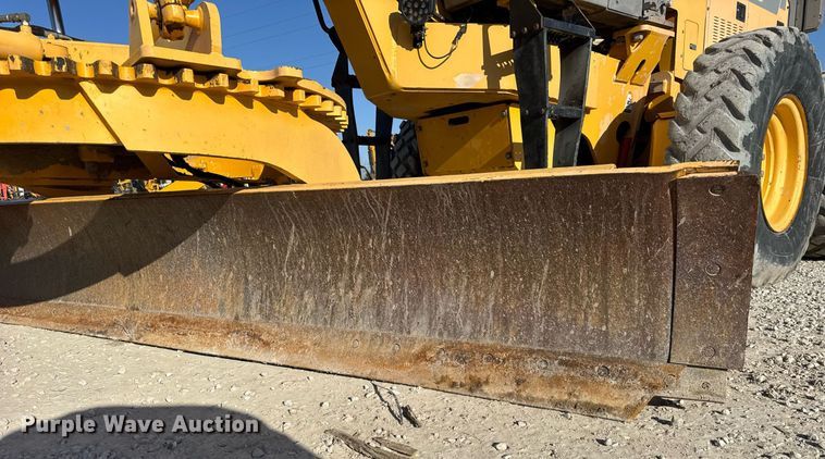 image for item DU3366 2000 Champion 710A VHP motor grader