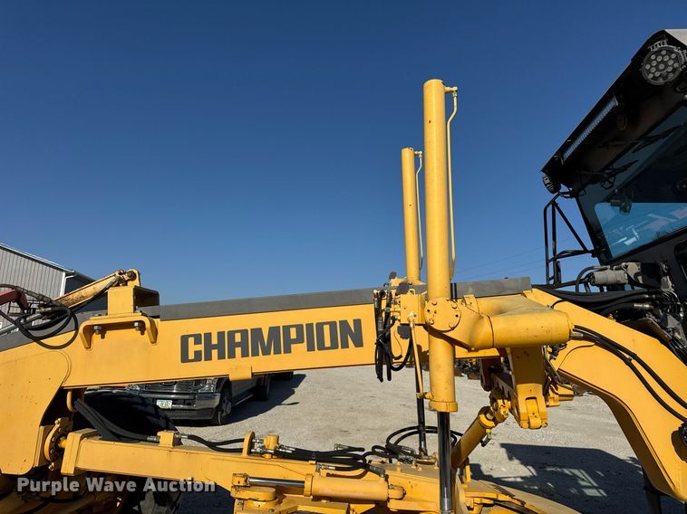 image for item DU3366 2000 Champion 710A VHP motor grader