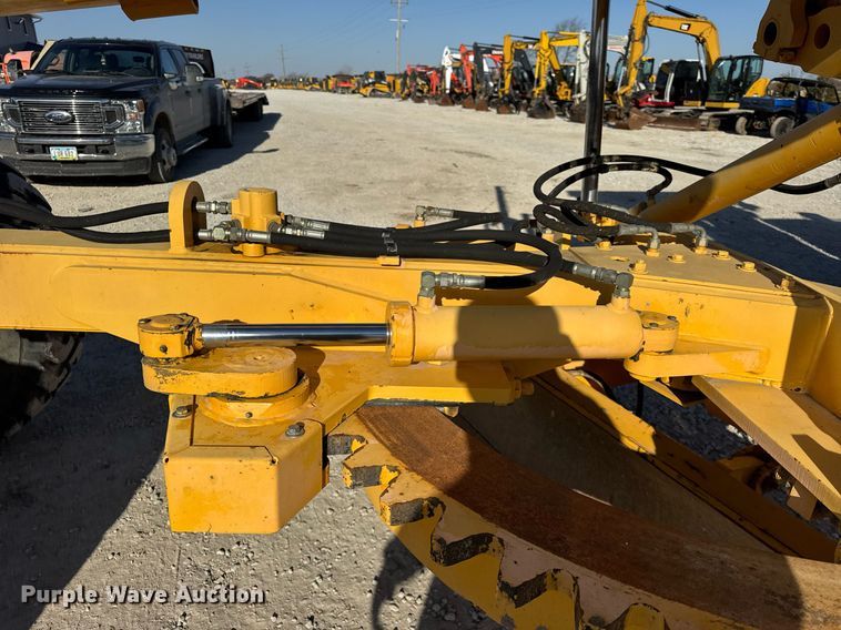 image for item DU3366 2000 Champion 710A VHP motor grader