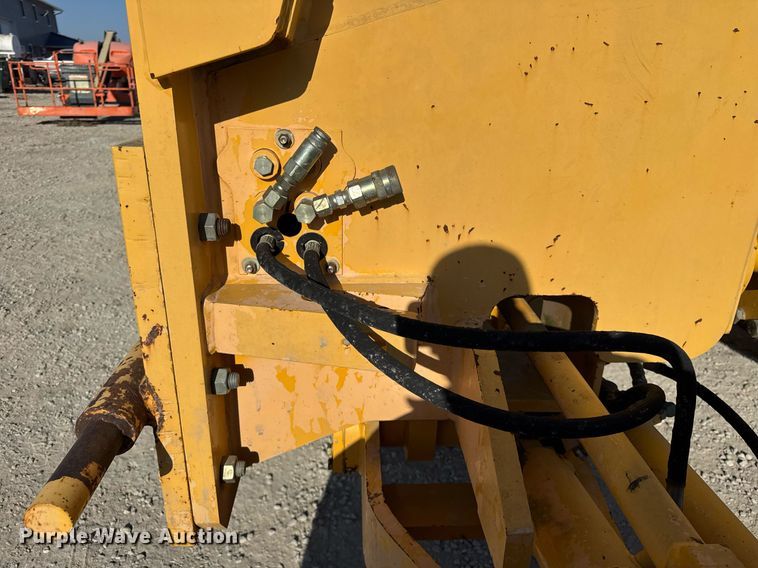 image for item DU3366 2000 Champion 710A VHP motor grader