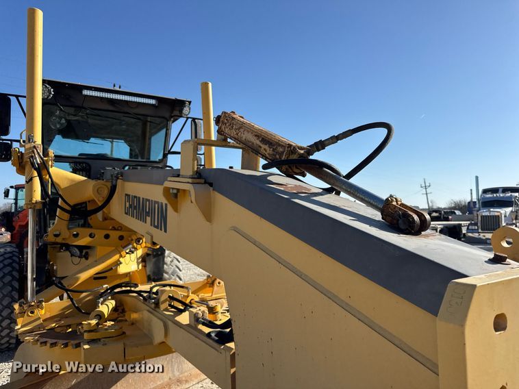 image for item DU3366 2000 Champion 710A VHP motor grader