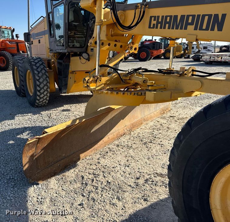 image for item DU3366 2000 Champion 710A VHP motor grader