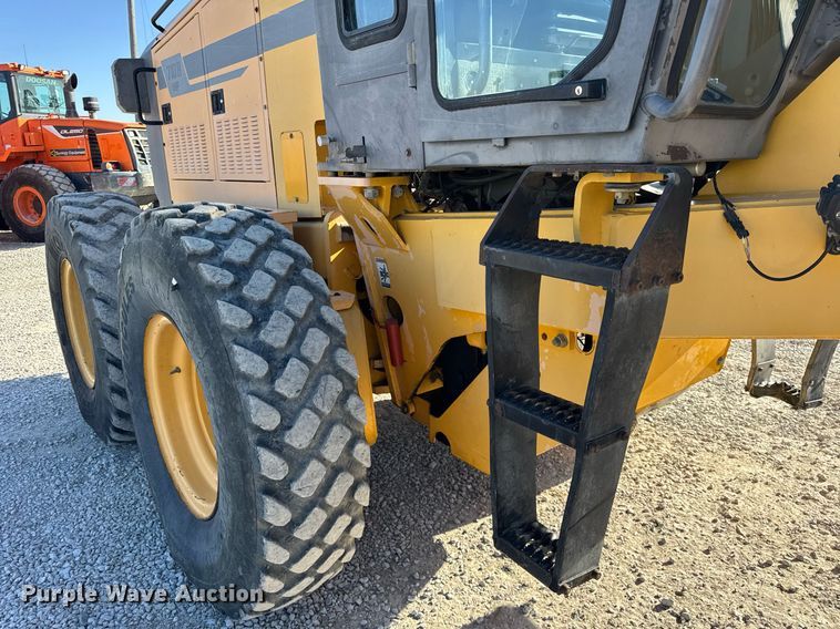 image for item DU3366 2000 Champion 710A VHP motor grader