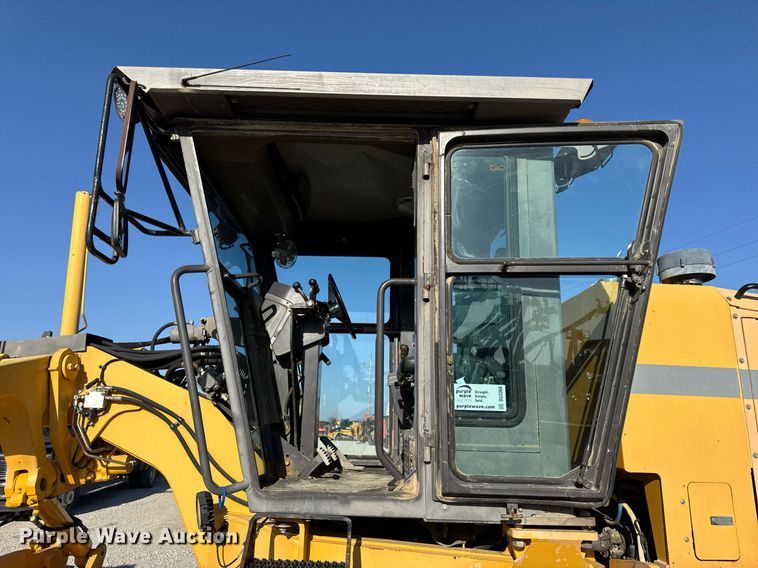 image for item DU3366 2000 Champion 710A VHP motor grader